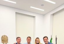 Carla e Orlando Morando se reúnem com o governador Tarcísio de Freitas no Palácio dos Bandeirantes