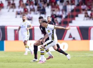 São Bernardo bate Atlético-GO fora de casa e volta ao topo