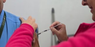 Prefeitura de Ribeirão Pires vacina motoristas de ônibus contra a influenza