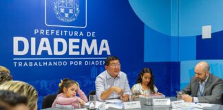 Prefeito Taka Yamauchi recebe professores em encontro no Paço Municipal