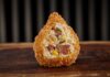 No Dia Nacional da Coxinha, salgado da Padaria Brasileira eleito o melhor do mundo ganha novos sabores