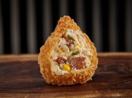No Dia Nacional da Coxinha, salgado da Padaria Brasileira eleito o melhor do mundo ganha novos sabores