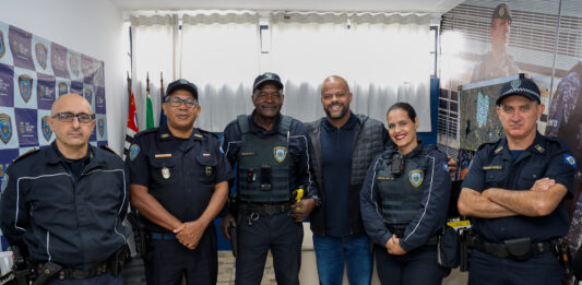 GCMs de São Caetano recebem homenagem após auxiliarem em salvamento de idosa