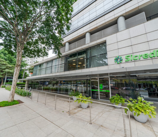 Sicredi expande soluções de câmbio e comércio exterior