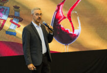 Confraria da COOP reúne apreciadores de vinhos e fortalece relacionamento com cooperados
