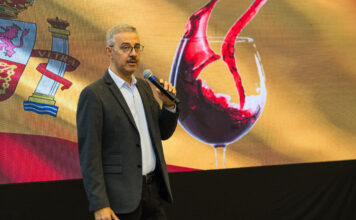 Confraria da COOP reúne apreciadores de vinhos e fortalece relacionamento com cooperados