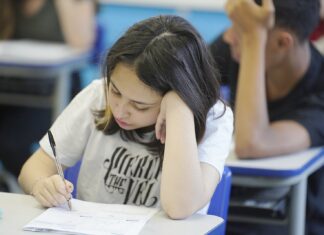 339 mil estudantes da 3ª série do Ensino Médio participam nesta terça-feira (23) das provas do Saresp