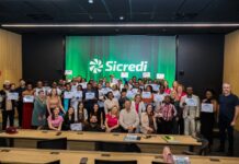 Sicredi certifica mais de 100 estrangeiros em curso de língua portuguesa