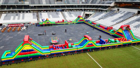 Corrida de obstáculos transforma esporte em brincadeira para toda a família no Golden Square Shopping