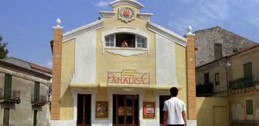 São Caetano exibe filme Cinema Paradiso nesta quarta-feira no CineTeatro Santos Dumont