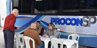 Procon Móvel atende munícipes na Rua Coronel Oliveira Lima nesta sexta