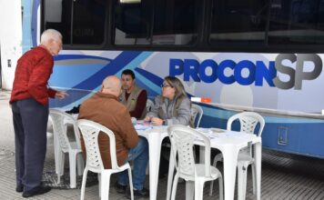 Procon Móvel atende munícipes na Rua Coronel Oliveira Lima nesta sexta