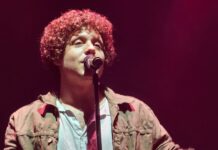 Em Ribeirão Pires, Chico Chico embala último sábado do Festival do Chocolate by Chocolândia ao som de MPB