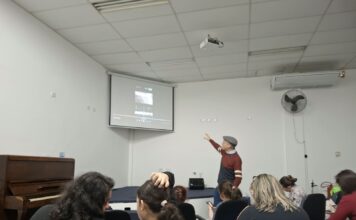 Oficina gratuita de edição de vídeo no celular recebe adultos e crianças em São Caetano