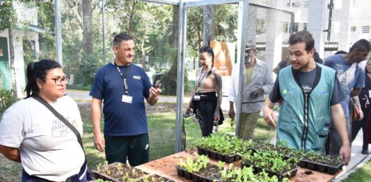 Semasa apresenta experiência do Quintal Verde na II Semana Lixo Zero Piracicaba