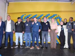 Com apoio do prefeito Taka e de oito vereadores, Carla e Orlando Morando inauguram comitê em Diadema