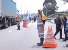 No Dia Nacional do Caminhoneiro, Santo André realiza ação educativa na Avenida dos Estados