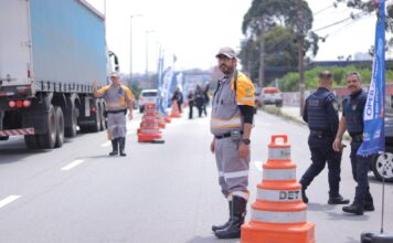 No Dia Nacional do Caminhoneiro, Santo André realiza ação educativa na Avenida dos Estados