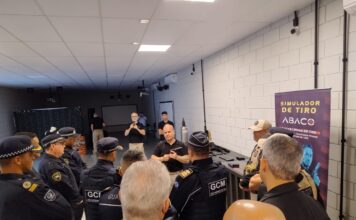 Consórcio ABC leva comandos das GCMs para conhecer centro de treinamento com simulação de eventos reais