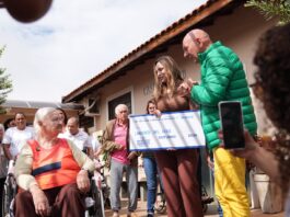 Luciano Hang realiza sonho de idosa e a leva para conhecer a Havan